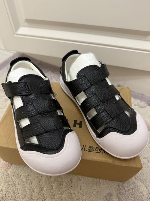 Новые туфли(сандалии) для школы