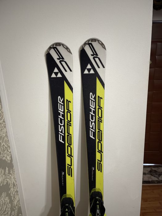 Schiuri 175 cm atomic  skiuri