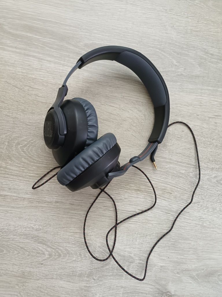 Căști JBL cu fir, 140 lei, doar in Cluj