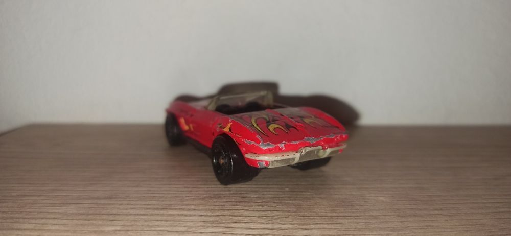 Vând Hotwheels '65 Corvette MTM