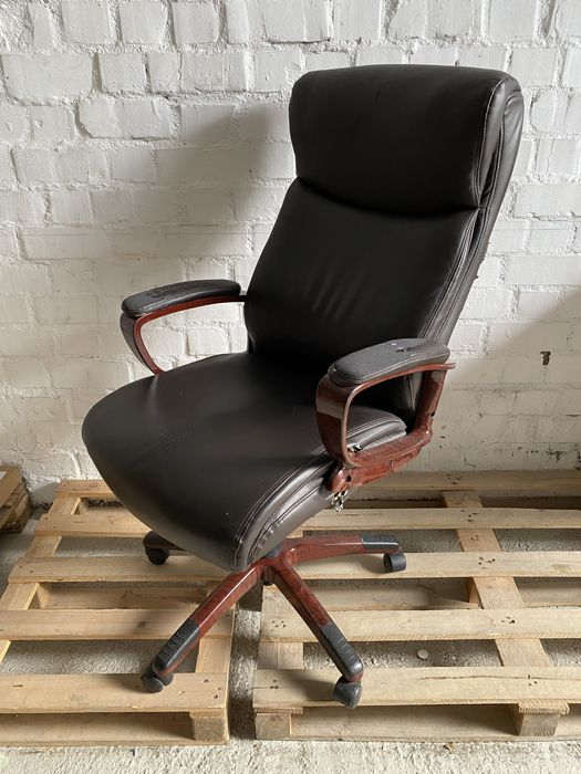 Scaun birou directorial piele maro insertii mahon