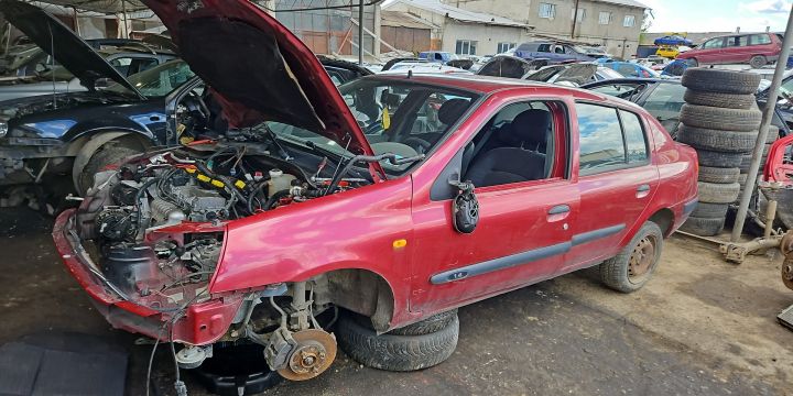Bara spate Renault Clio a 2-a generatie