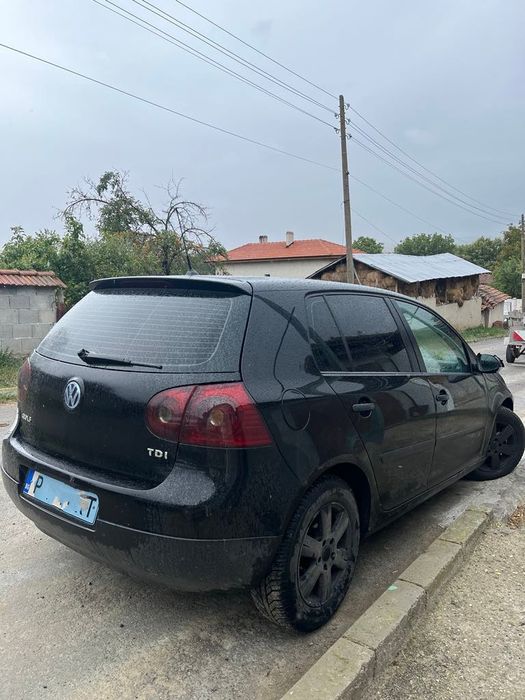 Голф 5 продавам, всичко платено