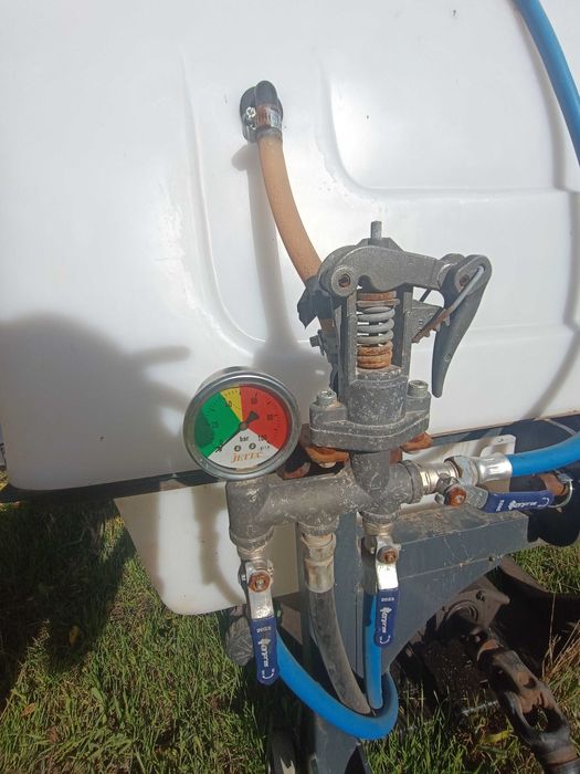 Vând Met Erbicidat 600 L, folosit de două ori.