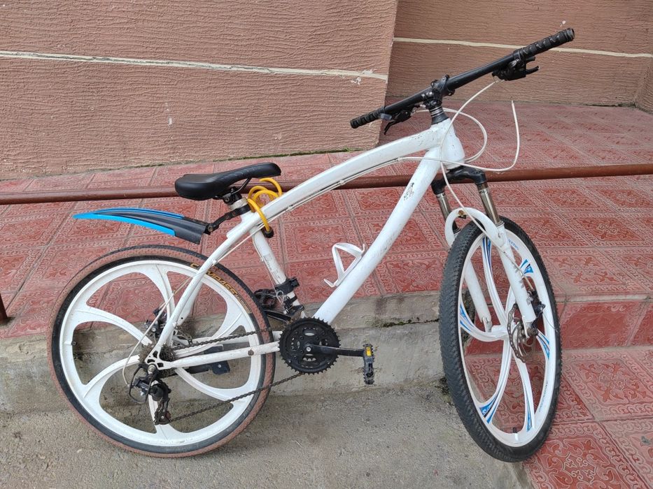 Велосипед БМВ на ходу