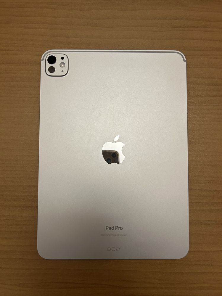 Ipad pro 11 (m4) 256gb в отлично състояние.