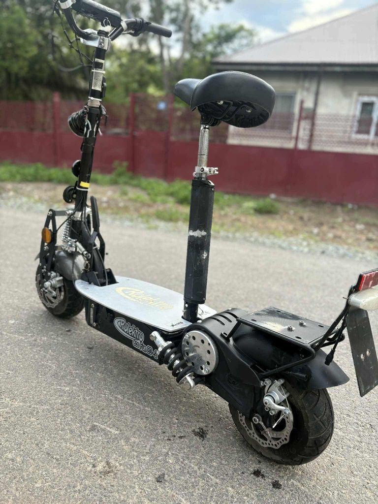 Dau scuter  electric foarte puternic la schimb pe boxe active mari pas
