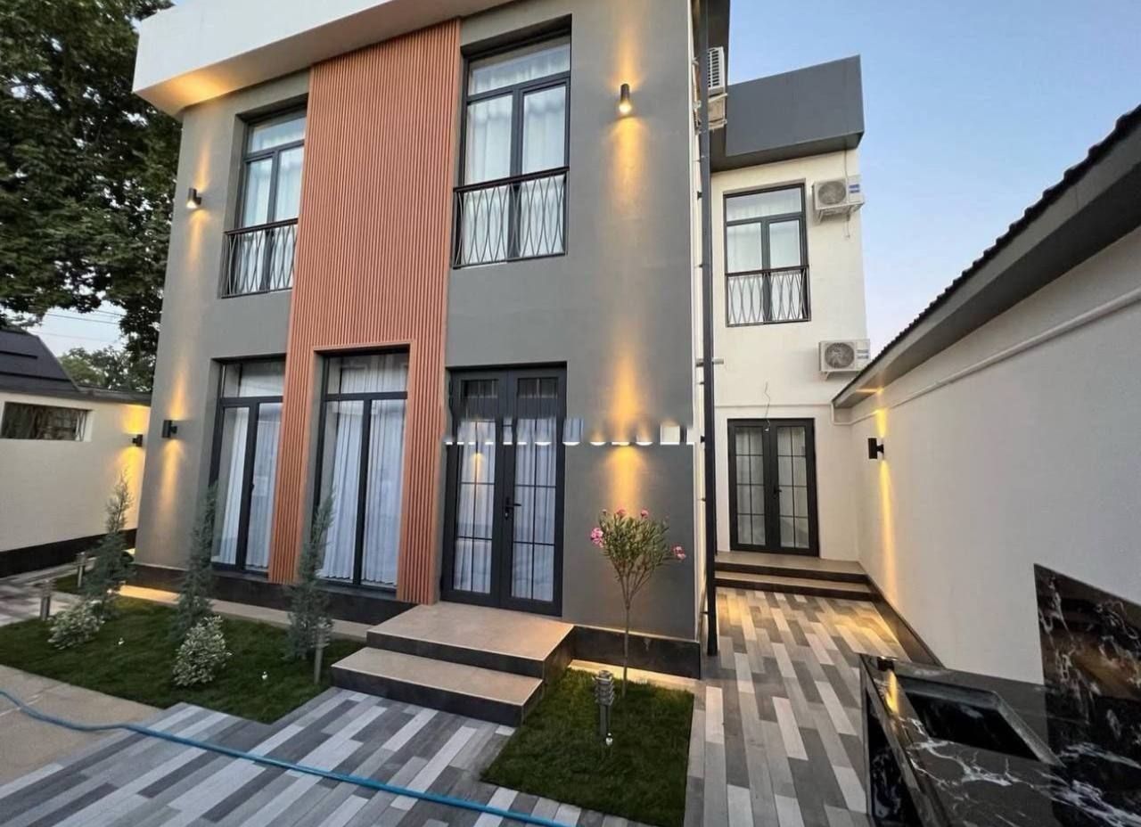 Продам евро дом Мирабадский район 2,4 сотки 250м2