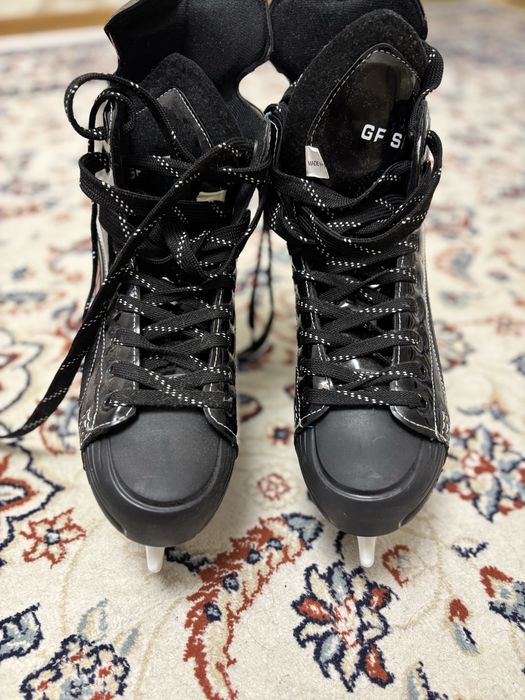 Коньки мужские на 43 размера новые отдам за 10000 тыс тенге. Пишите на