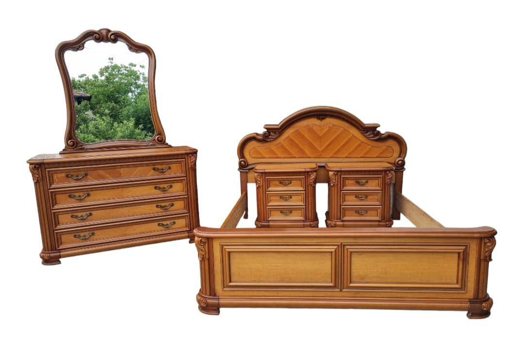 Mobilier dormitor  ( Pat , Noptiere , Comoda , Oglinda )