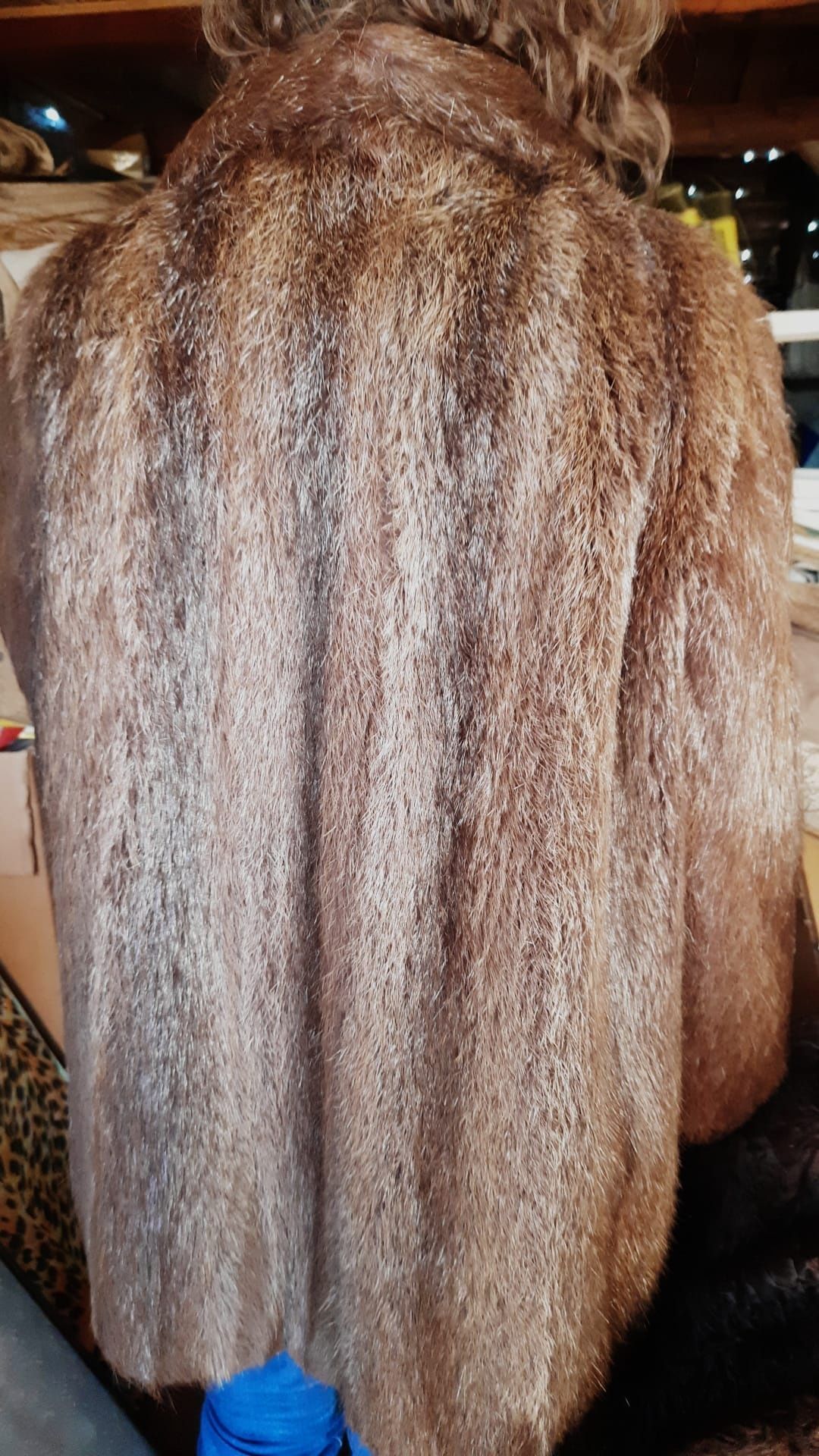 Vând haină de blană naturală damă