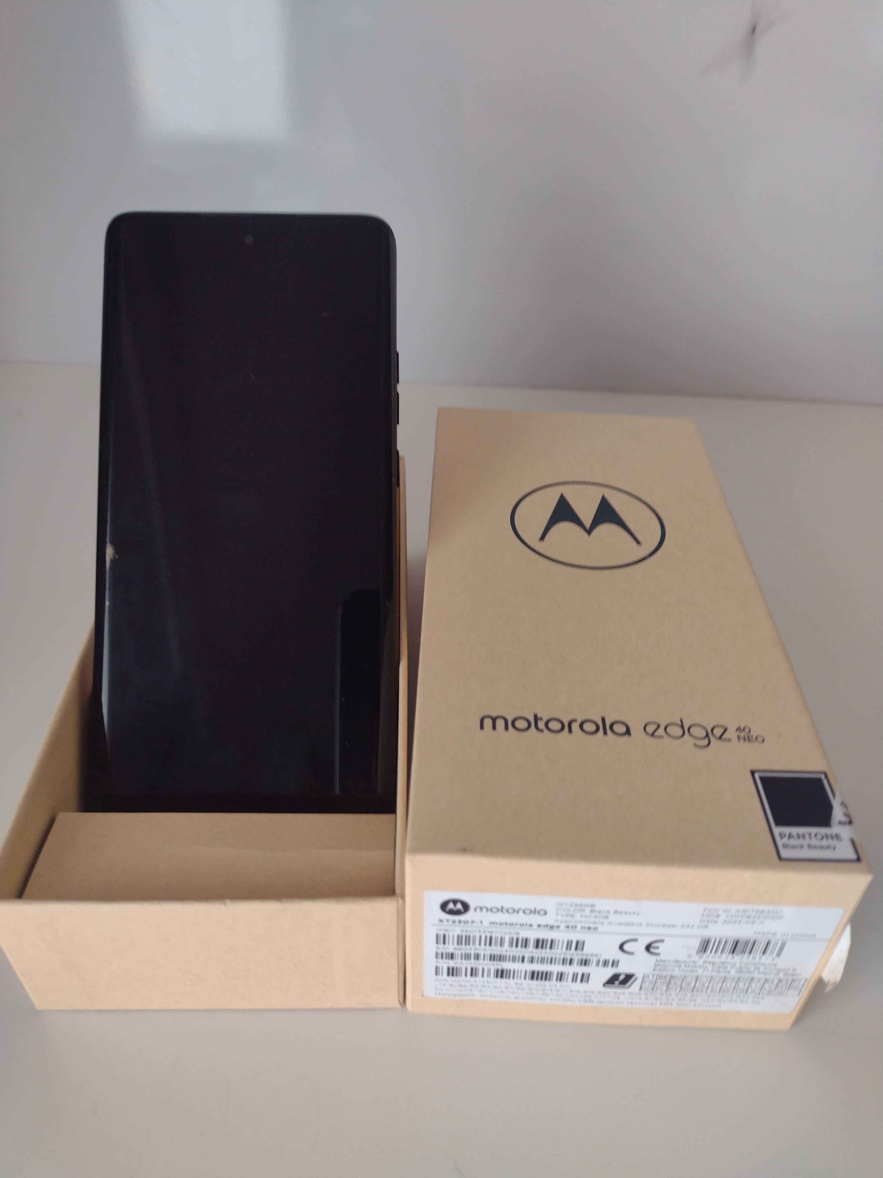 продавам Motorola Edge 40 Neo в гаранция! Подарък слушалки Moto buds