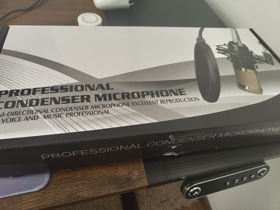 Microfon studio nou in cutie