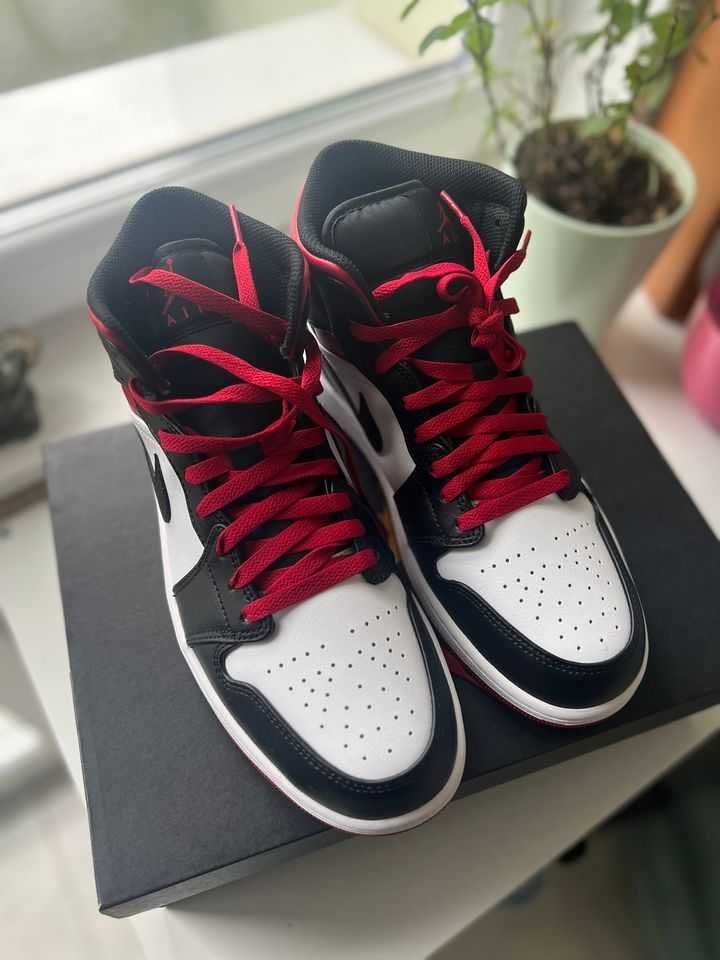 Маратонки Nike Air Jordan 1 Mid