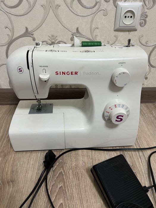 Продам швейную машинку