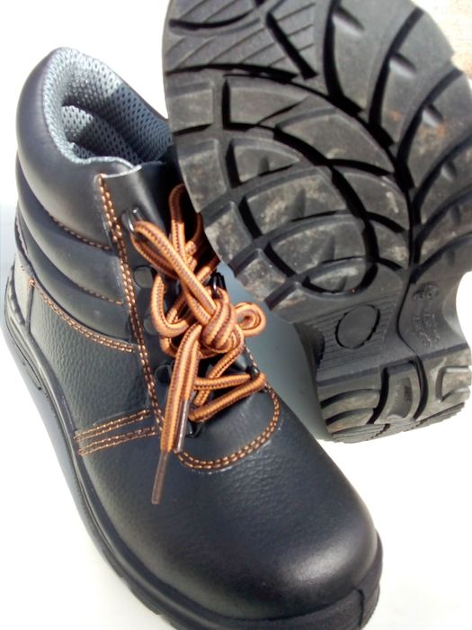 Продам ботинки 36