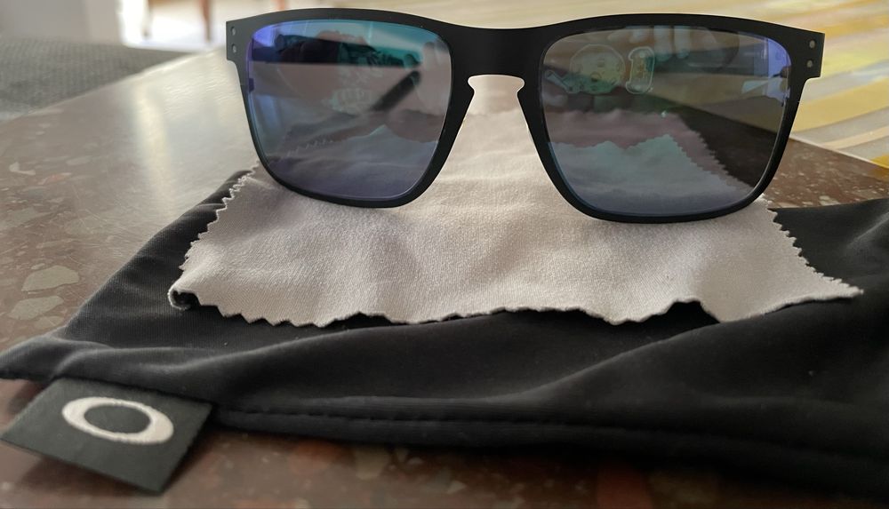 Слънчеви очила Persol PO3152s и Oakley Holbrook Metal