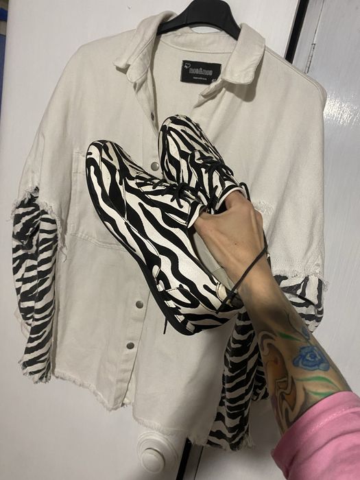 Сака и якенца за по 8 лв броя