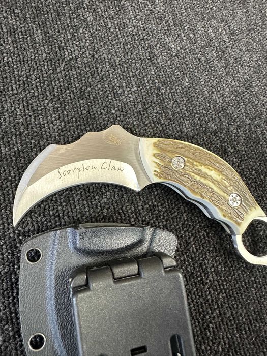 Продавам ножове: Gerber Assassin's Creed; Scorpion Claw; джобен нож