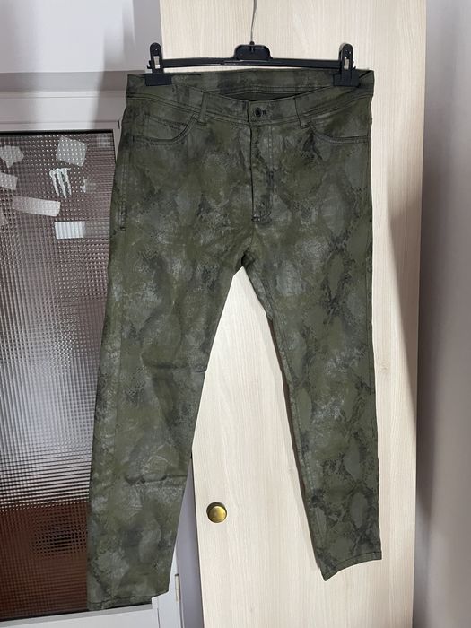 Pantaloni Zara, efect șarpe