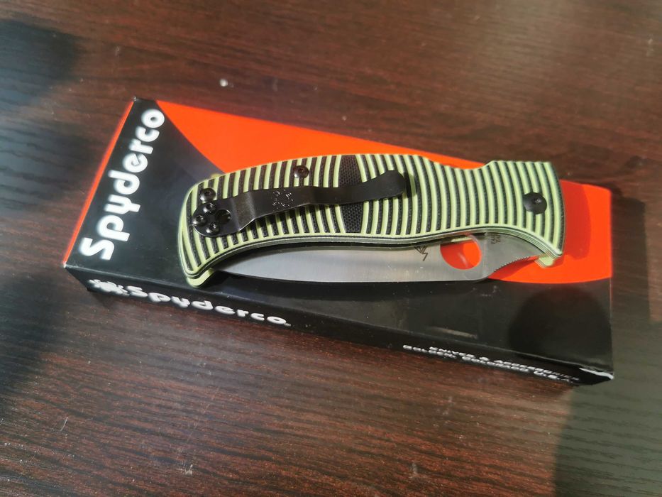 Cuțit pliabil Spyderco Caribbean, Lamă Antirugină, G10 negru și galben