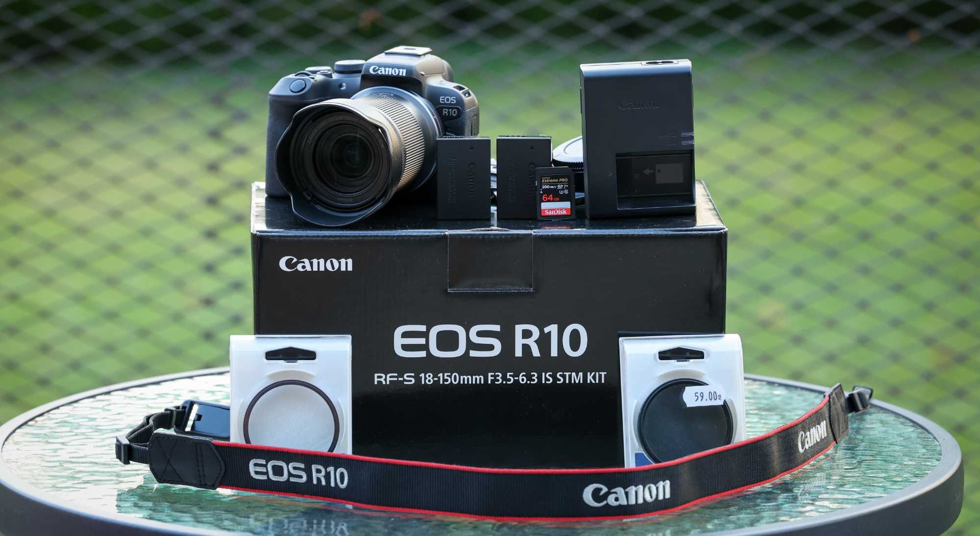 Фотоапарат Canon EOS R10 + обектив Canon RF-S 18-150mm