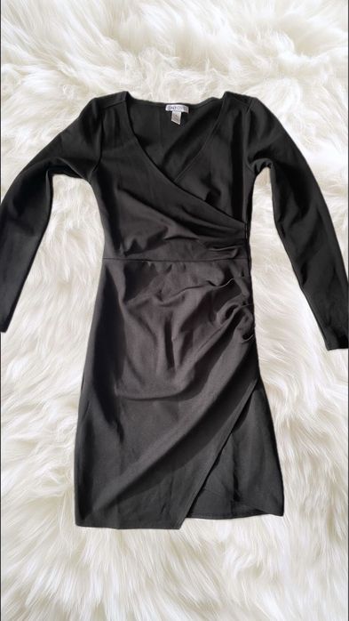 Малка черна рокля