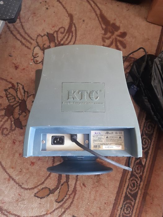 Стар монитор  продавам