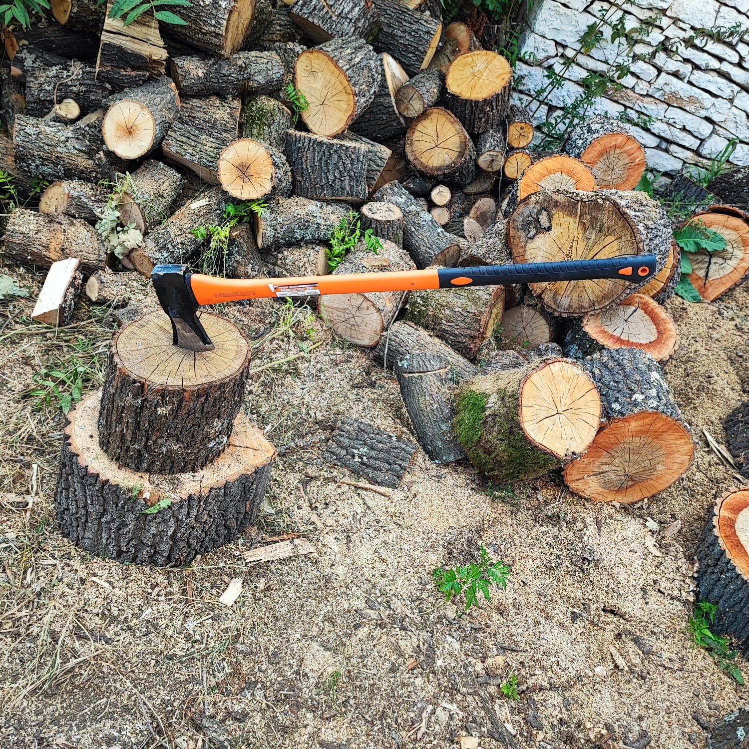 Брадва тип клин (топор).