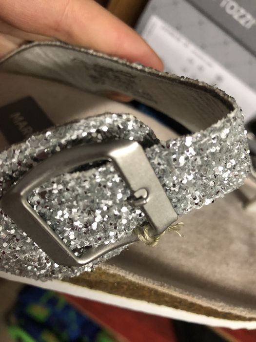 Vând șlapi din piele întoarsă