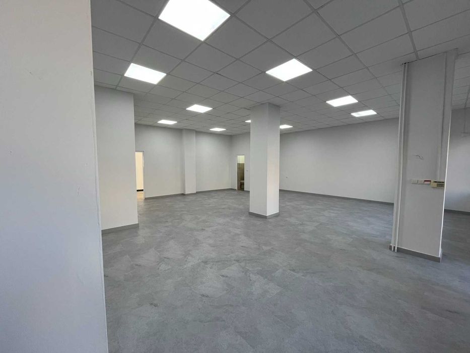 Дава се под наем Офис в Разград, Център - 100 кв.м за 816 € - Снимка #1