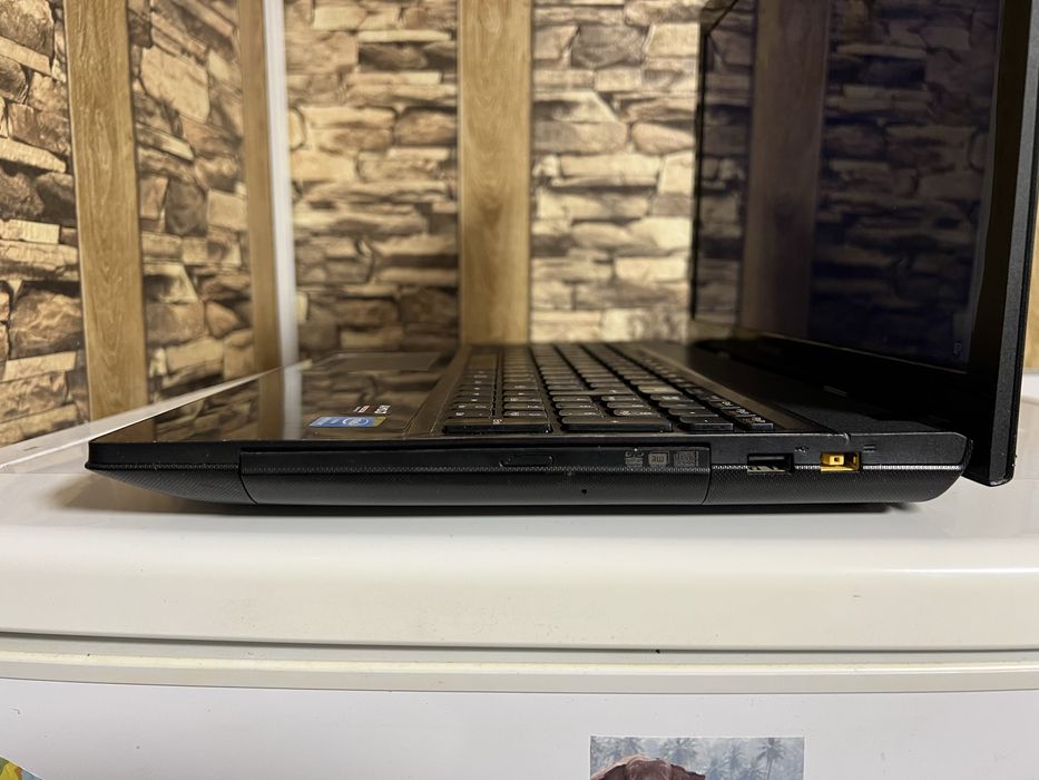 Лаптоп Dell/ 15.6 / Intel i5 / 6GB / 500GB