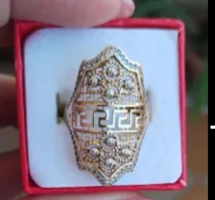 Продавам златен пръстен 14 карата ,