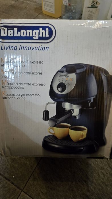 Aparat de cafea.cu cafea macinata Delonghi