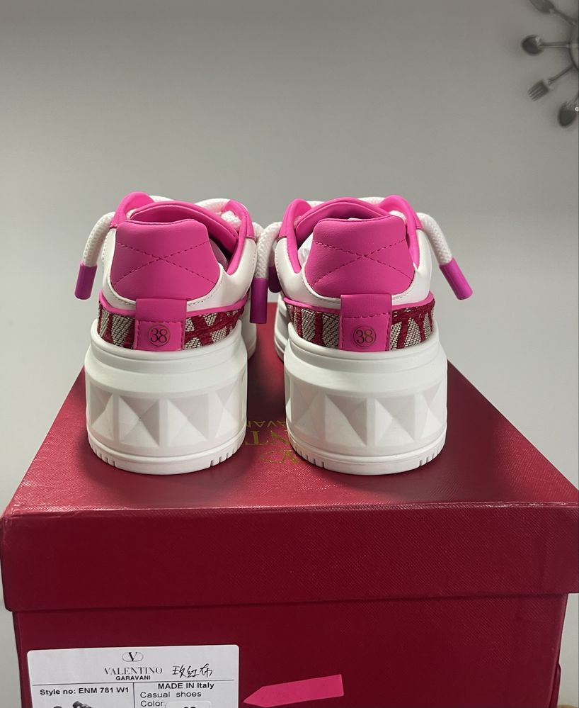 Valentino Garavani One Stud Pink