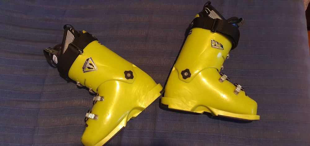 Clapari ski  FISCHER  RC4 JR 100  GALBEN marimea 23,5  EU 37 / 278 mm