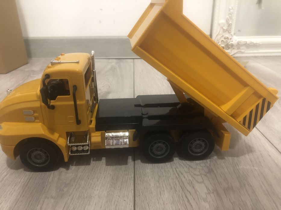 Camion de jucarie Mack