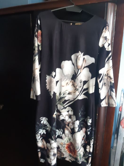 Красива рокля с дълъг ръкав