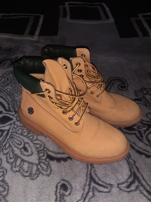 Ghete noi mărimea 42