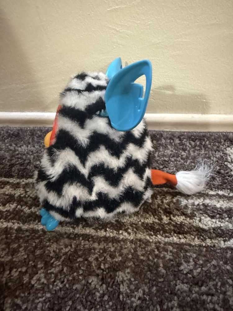 Интерактивна плюшена играчка Furby