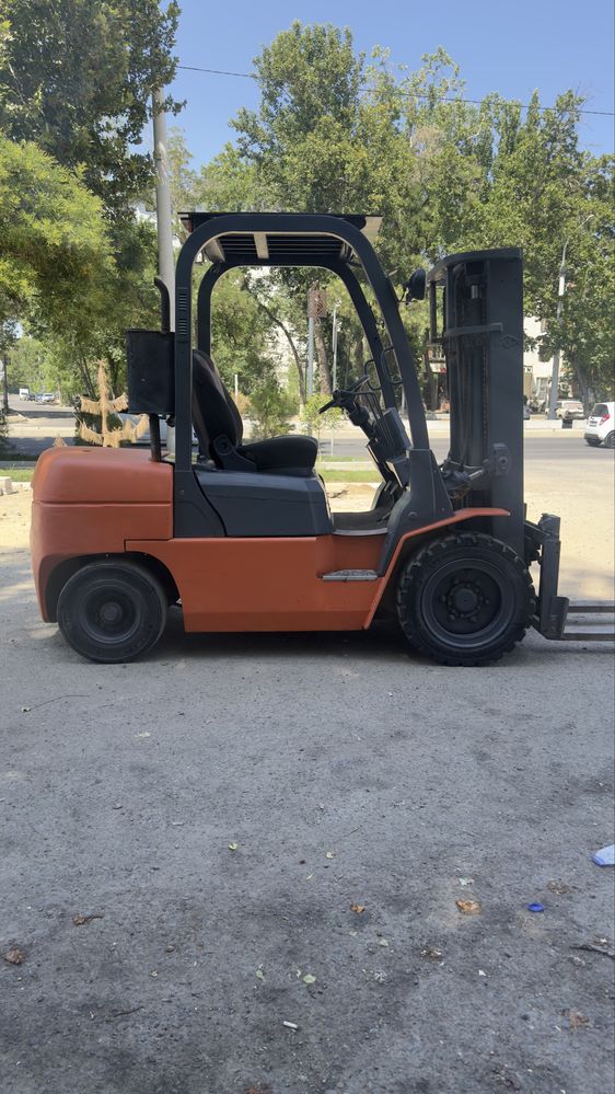 Сотилади, кара , вилочный погрузчик, 3,5 т. 3 м JTC хитой. Холати зур
