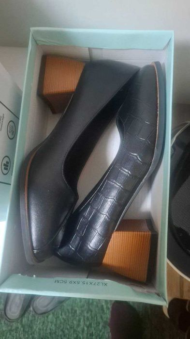 Kuylaklar va uy jihozlari sotiladi