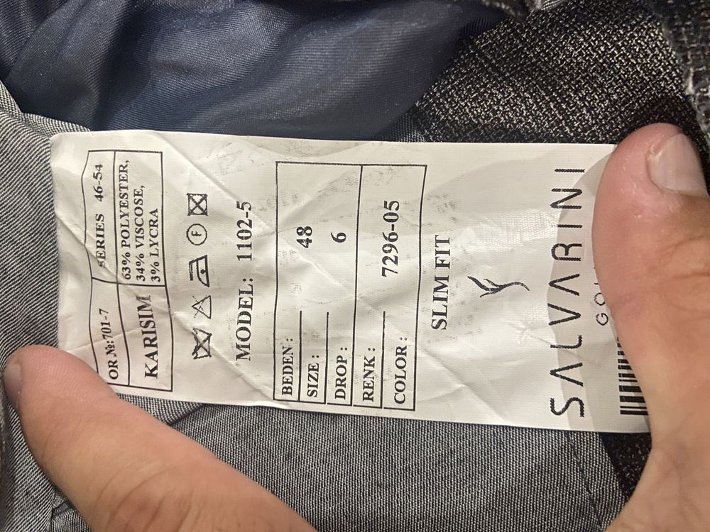 Продаются 2 костюма 3 ка костюмы всего за 20000