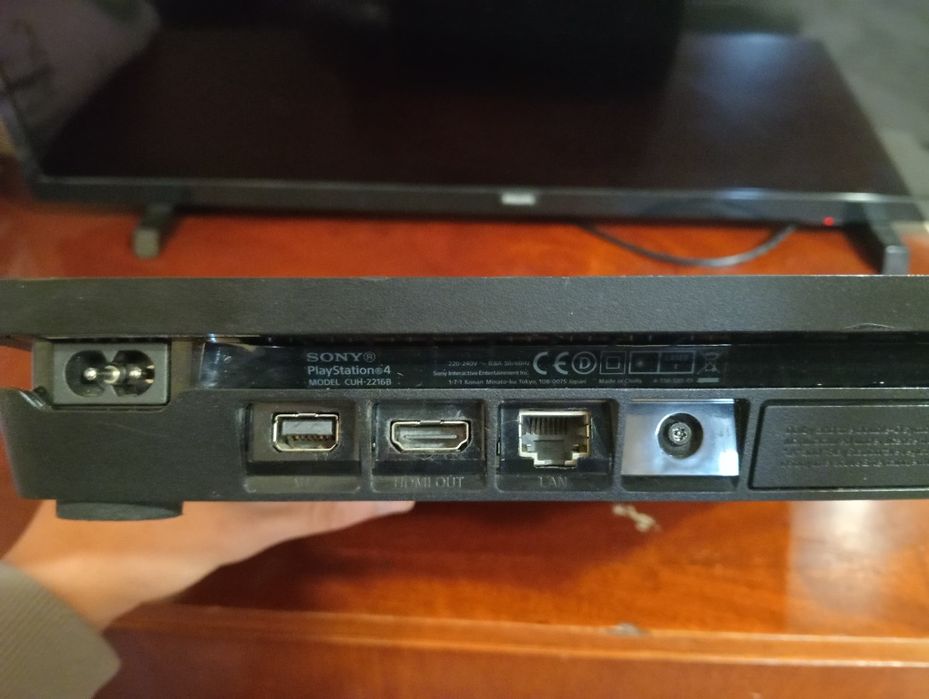 PlayStation 4 slim 1tb + 5 jocuri