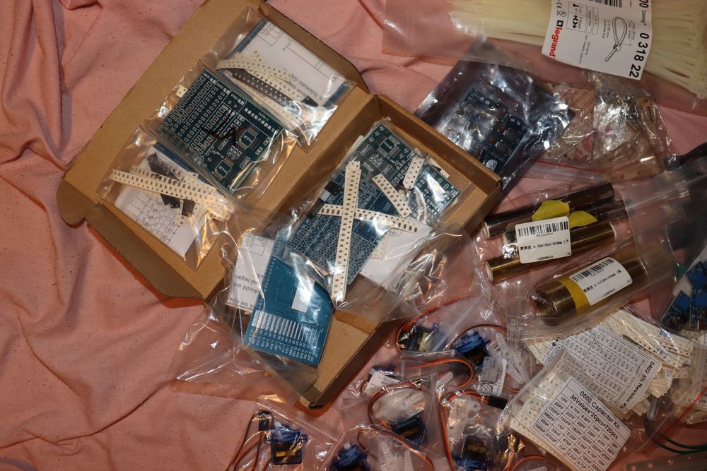 Pack Diverse Kituri Electronice si Consumabile Noi