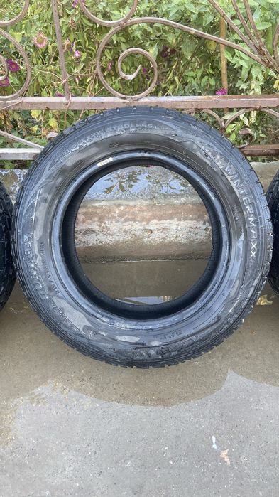 Шиный 215/60R16 в отличном состояние зимный