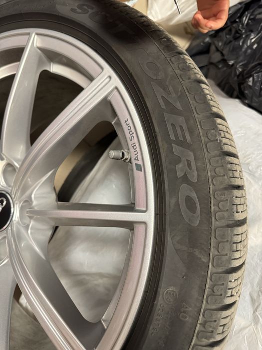 Jante / roti Audi RS4 / RS5 B9 A4 A5 anvelope 235 40 19 iarna Pirelli