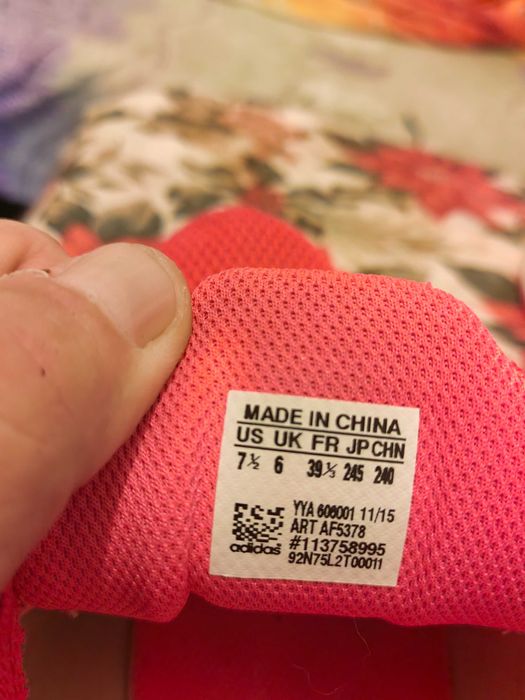 Нови оригинални и без забележки,купени от чижбна.