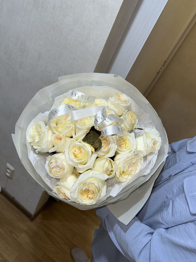 Цветы розы и тд.