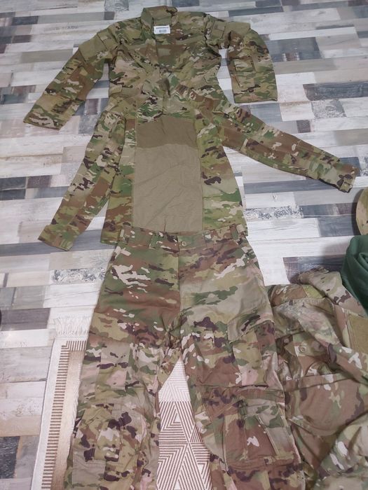 Vând  mai multe compleuri